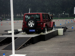2012款 3.6L 四门版罗宾汉 4座
