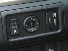 2012款 200h 1.8L CVT 豪华版