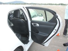 2012款 200h 1.8L CVT 豪华版