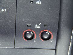 2012款 200h 1.8L CVT 豪华版