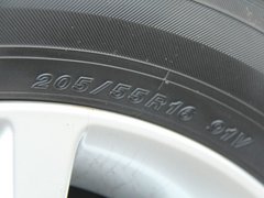 2012款 200h 1.8L CVT 豪华版