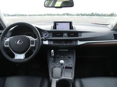 2012款 200h 1.8L CVT 豪华版