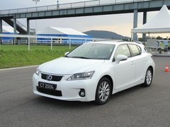 2012款 200h 1.8L CVT 豪华版