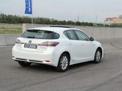 2012款 200h 1.8L CVT 豪华版