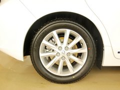 2012款 200h 1.8L CVT 豪华版
