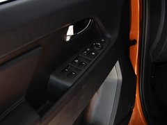 2012款 2.0L 自動 2WD GLS 5座