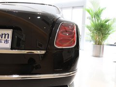 2011款 6.8T 尊贵版