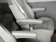 2011款 2.5T 手动 短轴中顶尊杰版