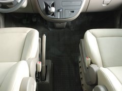 2011款 2.5T 手动 短轴中顶尊杰版