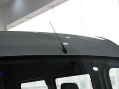 2011款 2.5T 手动 短轴中顶尊杰版