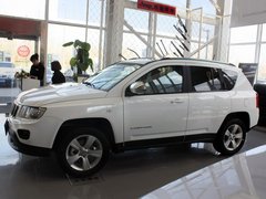 Jeep吉普  指南者 2.0 CVT 车辆左正侧视角