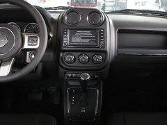 2012款 2.4 自动 豪华版 5座
