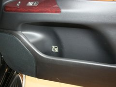 2012款 570 5.7 自动 8座