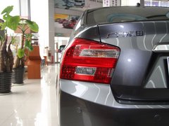 2012款 1.5L 自动 精英版
