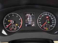 一汽-大众  1.8TSI DSG 方向盘后方仪表盘