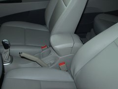 2012款 1.8 手动 宜商豪华版 5座