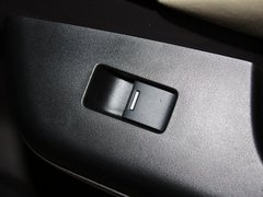 2012款 2.0L 自动 两驱都市版 5座