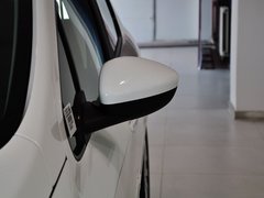 2012款 1.6L 手动 两厢 豪华版