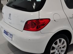 2012款 1.6L 手动 两厢 豪华版