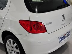 2012款 1.6L 手动 两厢 豪华版