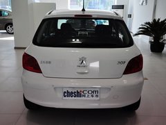 2012款 1.6L 手动 两厢 豪华版