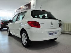 2012款 1.6L 手动 两厢 豪华版