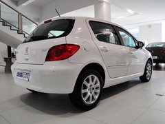 2012款 1.6L 手动 两厢 豪华版