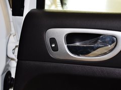 2012款 1.6L 手动 两厢 豪华版