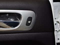 2012款 1.6L 手动 两厢 豪华版
