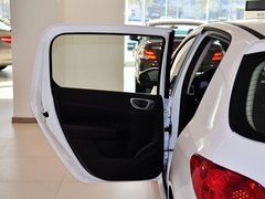 2012款 1.6L 手动 两厢 豪华版