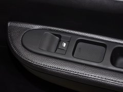 2012款 1.6L 手动 两厢 豪华版