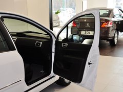 2012款 1.6L 手动 两厢 豪华版