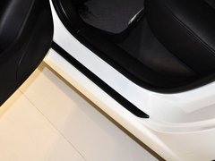 2012款 1.6L 手动 两厢 豪华版