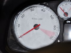 2012款 1.6L 手动 两厢 豪华版