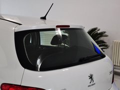 2012款 1.6L 手动 两厢 豪华版