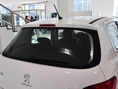 2012款 1.6L 手动 两厢 豪华版