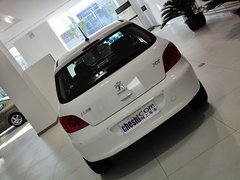 2012款 1.6L 手动 两厢 豪华版