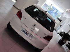 2012款 1.6L 手动 两厢 豪华版