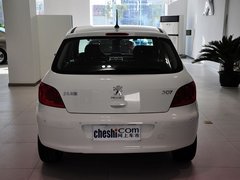 2012款 1.6L 手动 两厢 豪华版