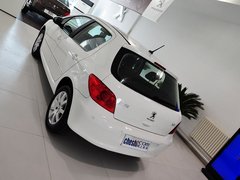 2012款 1.6L 手动 两厢 豪华版