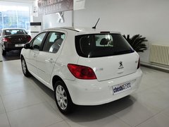 2012款 1.6L 手动 两厢 豪华版