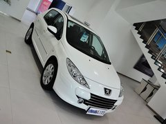 2012款 1.6L 手动 两厢 豪华版