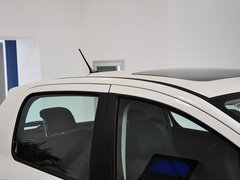 2012款 1.6L 手动 两厢 豪华版