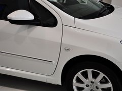 2012款 1.6L 手动 两厢 豪华版