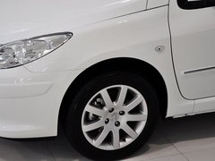 2012款 1.6L 手动 两厢 豪华版