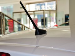 2012款 1.6L 手动 两厢 豪华版