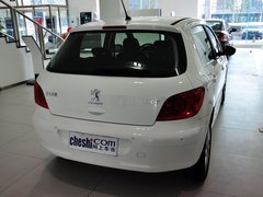 2012款 1.6L 手动 两厢 豪华版
