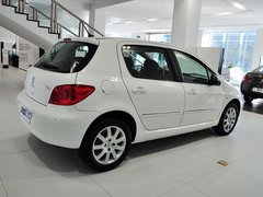 2012款 1.6L 手动 两厢 豪华版