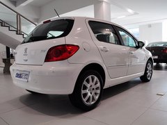 2012款 1.6L 手动 两厢 豪华版