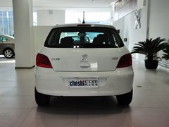 2012款 1.6L 手动 两厢 豪华版